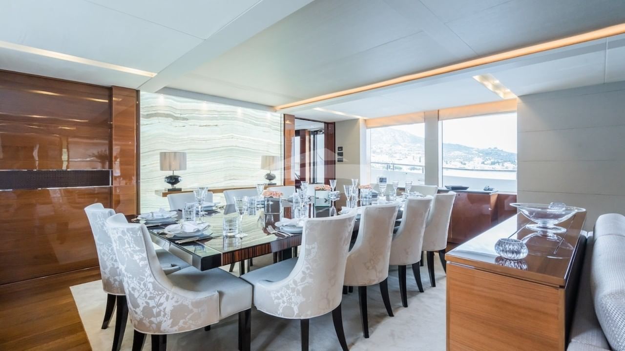 Main saloon fine dining