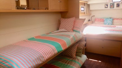 Starboard Cabin: Family Layout The double bunks ca