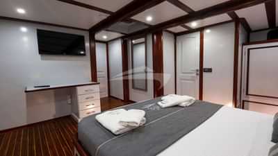 Motor Sailor Lotus Cabin