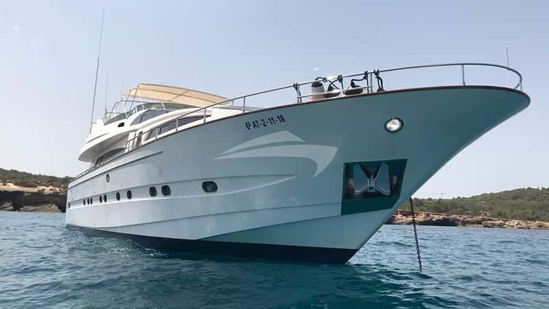 B3 27m motor yacht charter, photo 3