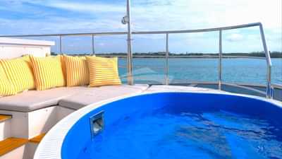 Deck Jacuzzi