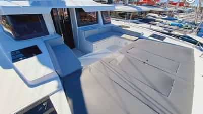 Front deck seating