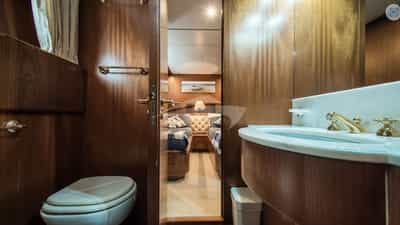 Twin Cabin Bathroom
