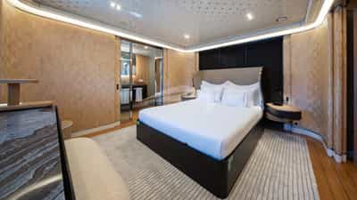 Guest stateroom #1 with double bed