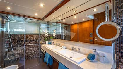 BEACHFRONT II 32m motor yacht charter, photo 7