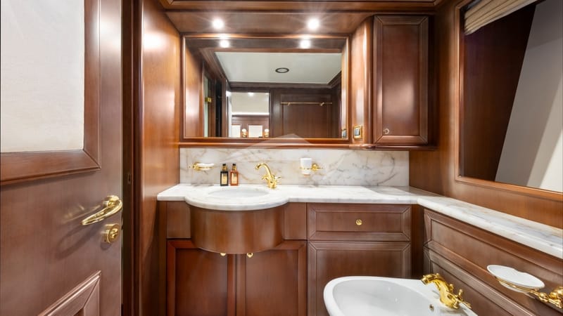 VIP Cabin Bathroom