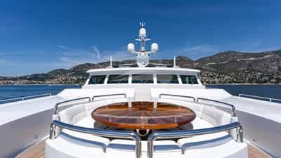 Foredeck seating