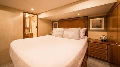 BUSINESS CALLS 19m motor yacht charter, photo 11