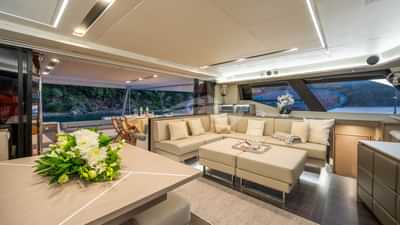 The full width saloon