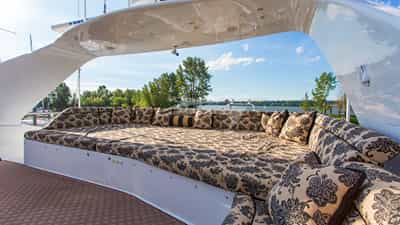 Sun deck lounge