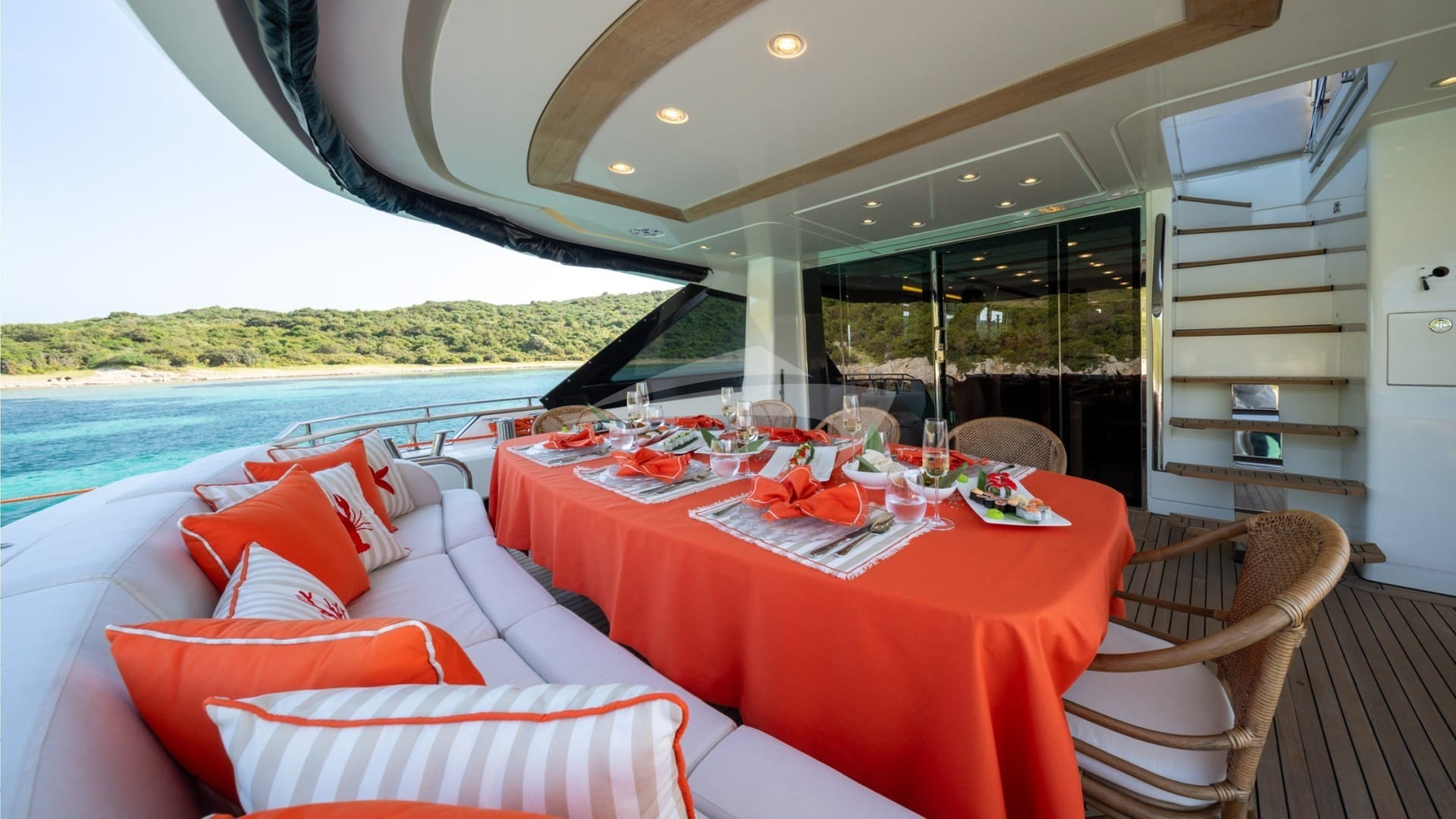 Main deck aft dining