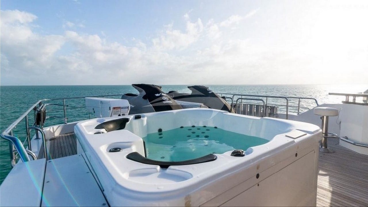 Deck Jacuzzi