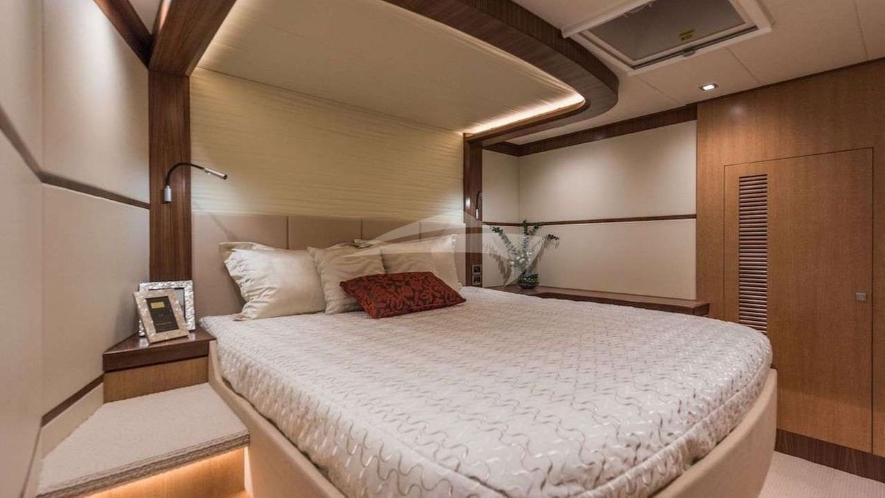 VIP King Stateroom Port