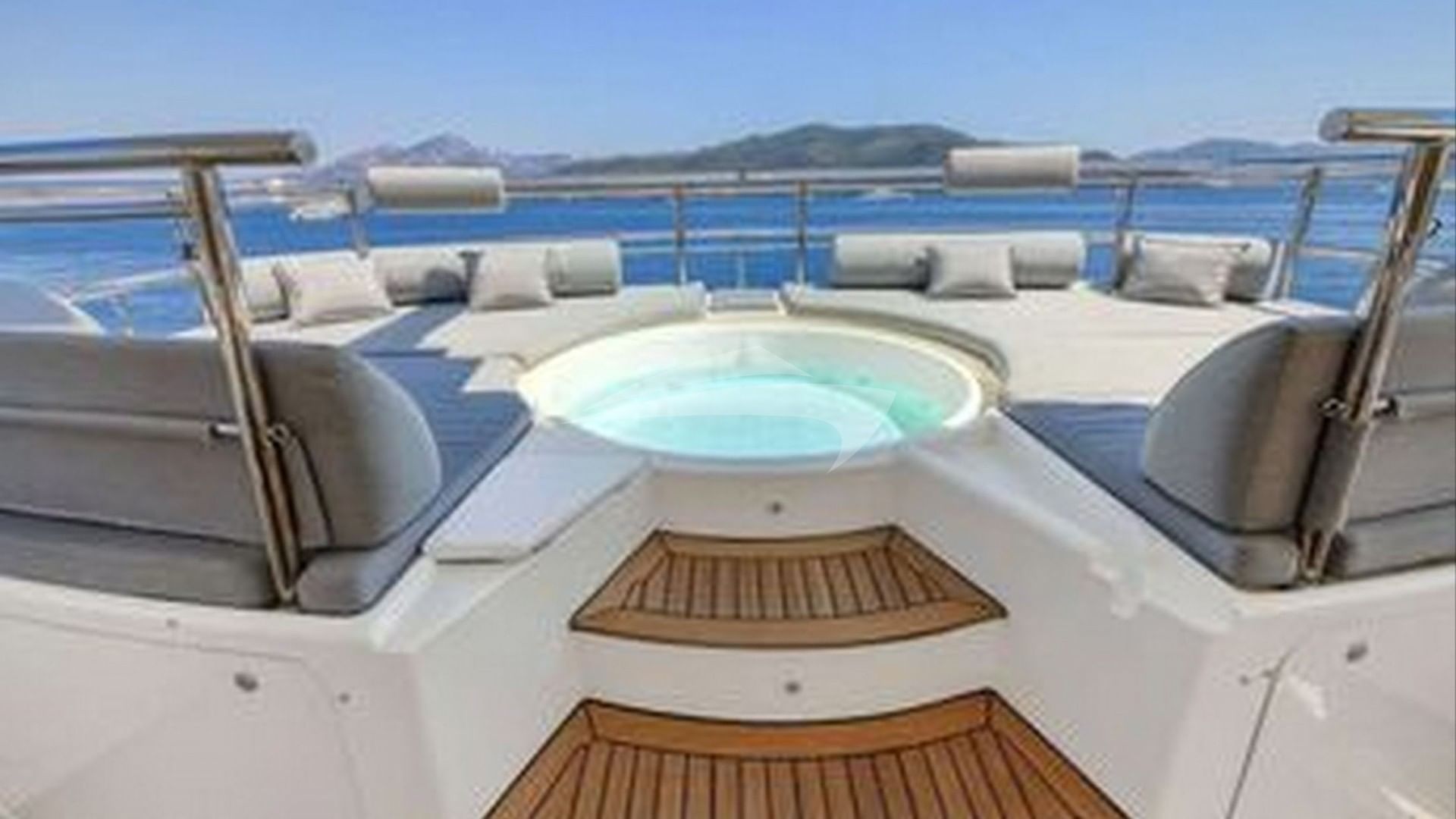 Deck Jacuzzi