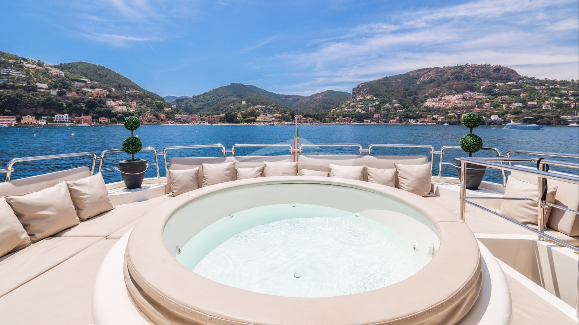 Deck Jacuzzi