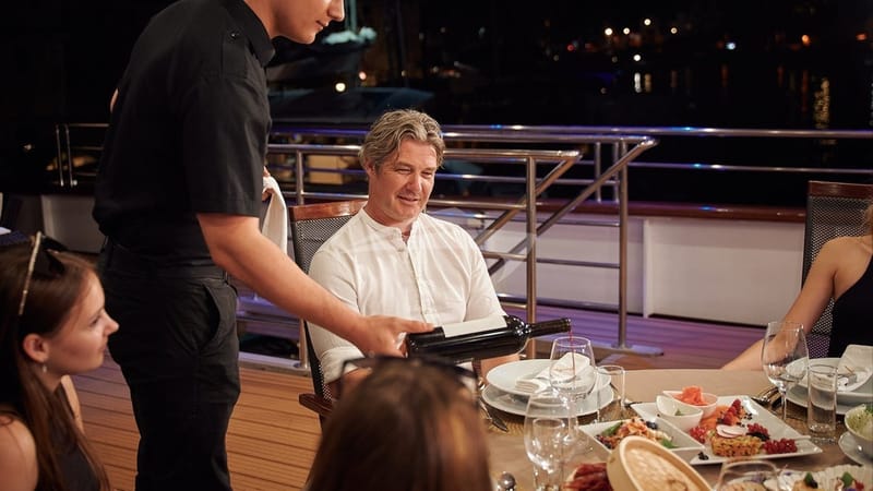 QUEEN ELEGANZA Crew service