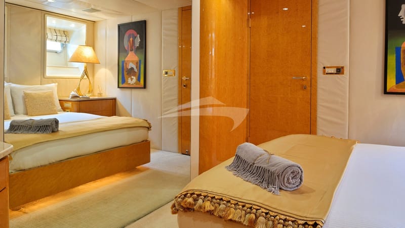 Guest cabin starboard side