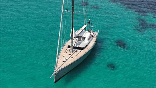 LA LOEVIE yacht charter photo 2
