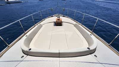 Bow sunbed