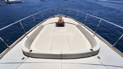 Bow sunbed