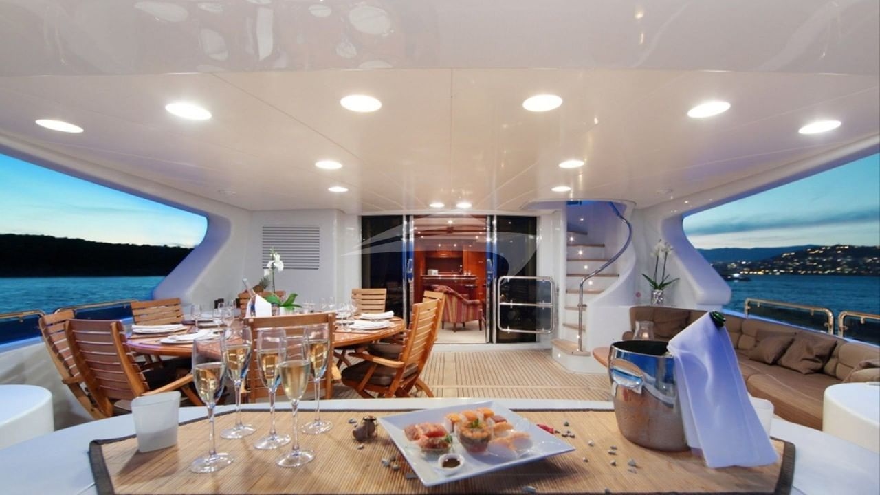 Aft Deck DIning