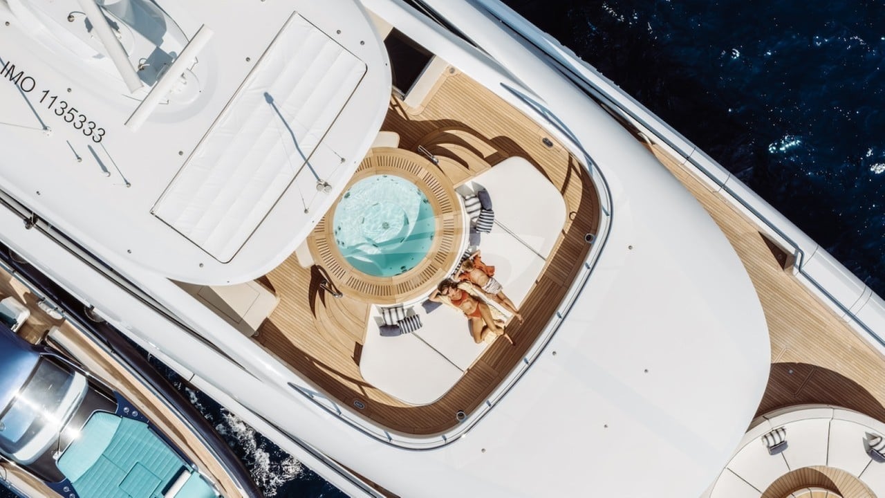 Sundeck Jacuzzi and pads