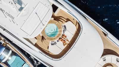 Sundeck Jacuzzi and pads