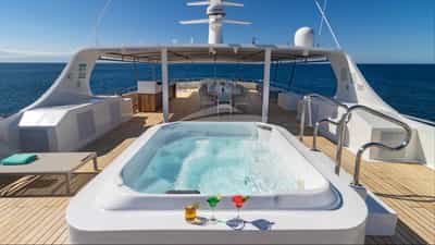 Sundeck Jacuzzi
