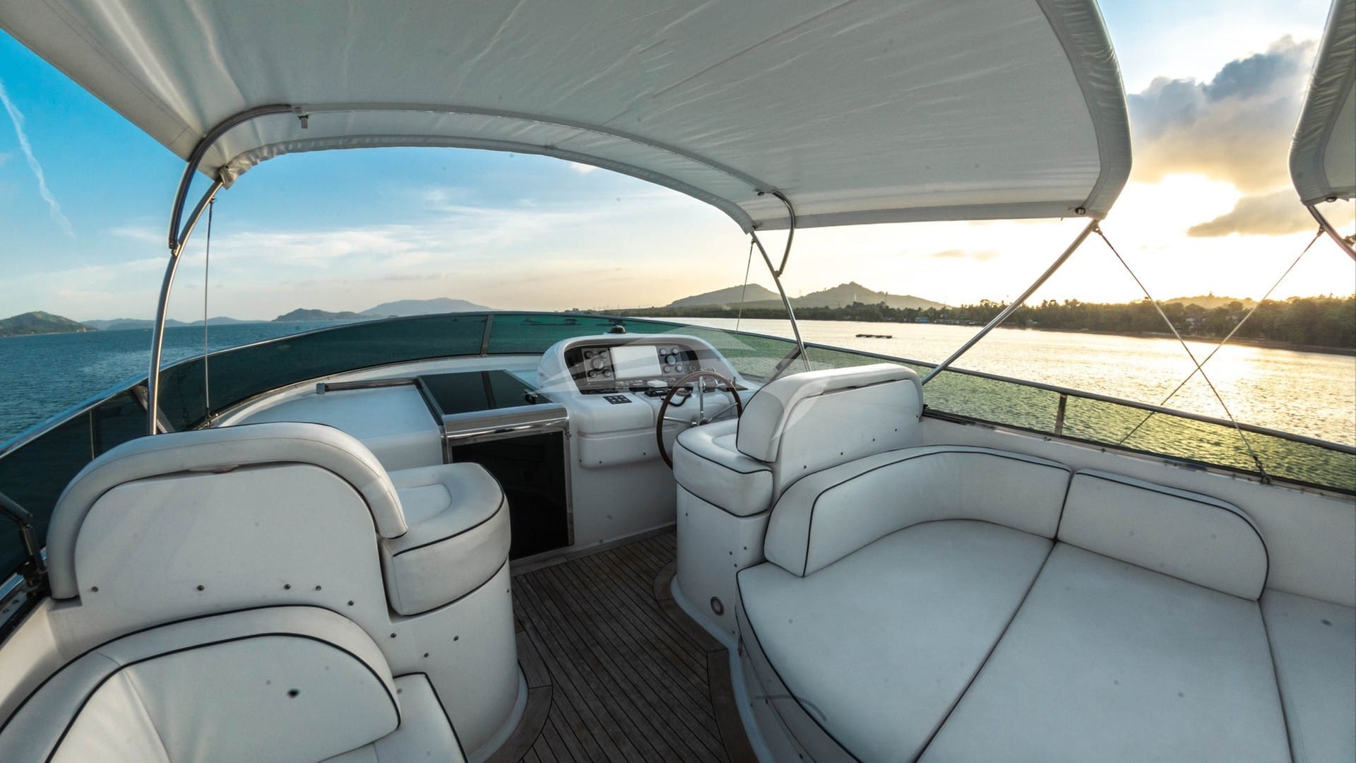 Flybbridge Helm Station