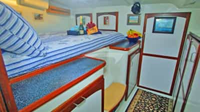 Starboard Queen Stateroom alt view