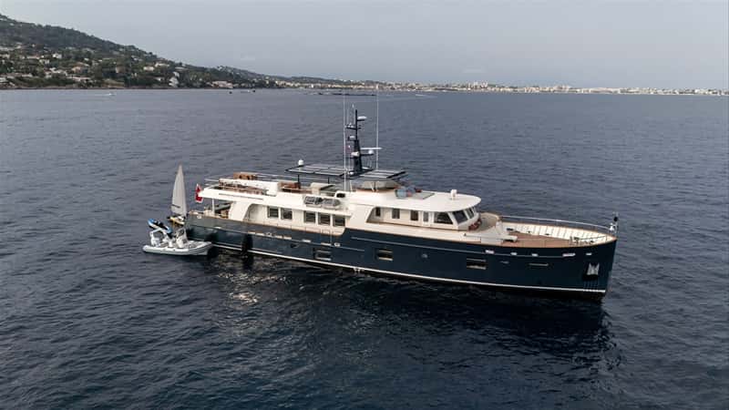 ARAOK II 33m motor yacht charter, photo 2