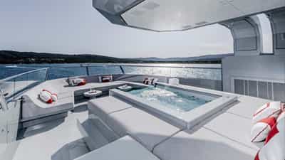 Deck Jacuzzi
