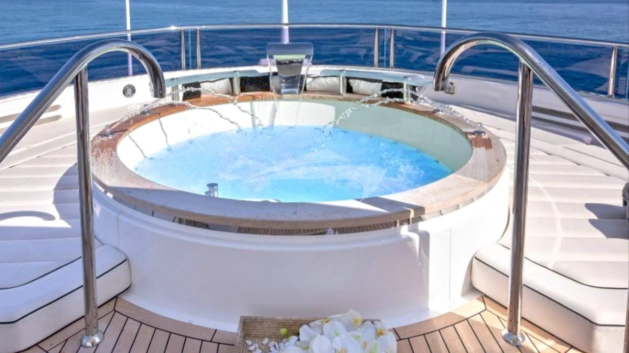 Deck Jacuzzi