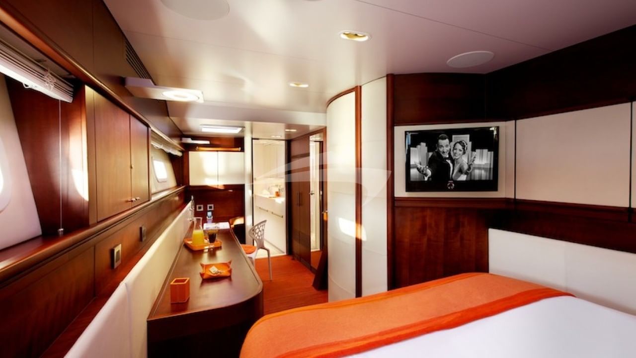 Master cabin with queen bed