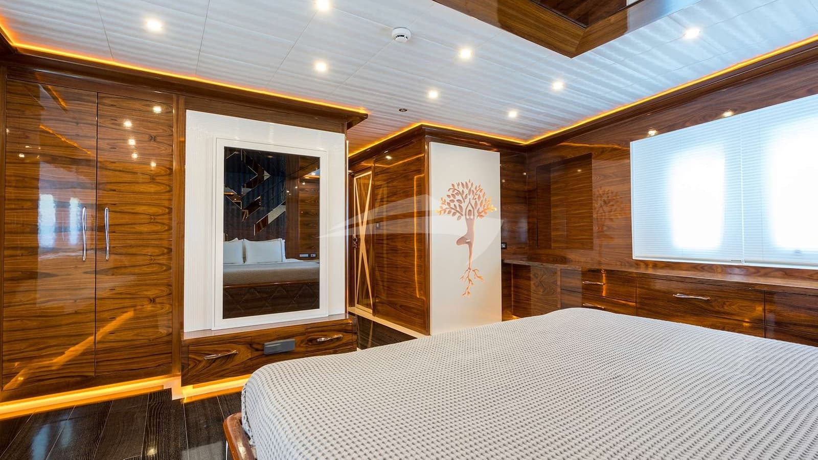 LONG ISLAND, photo from the yacht portfolio 18