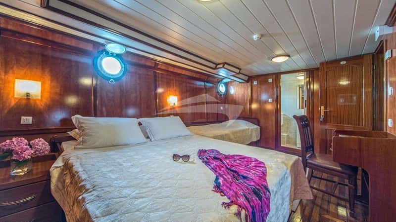 LUNA 33m motor yacht charter, photo 10