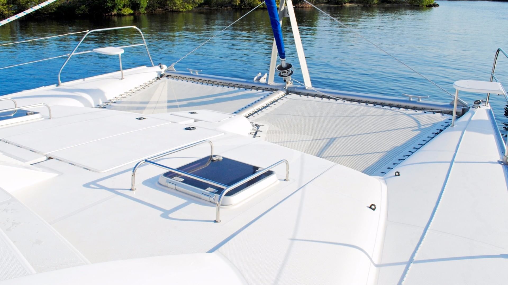 Foredeck with trampolines and view seats