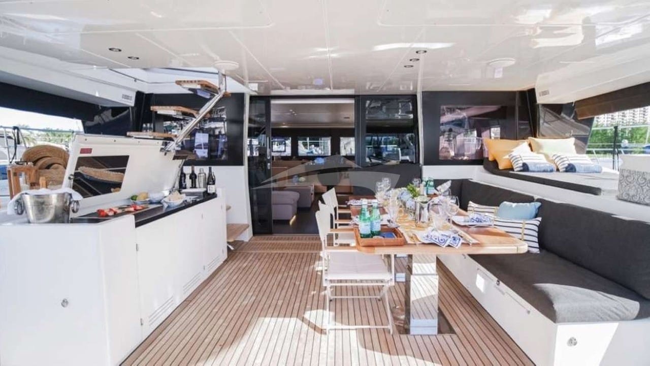 Cockpit dining area