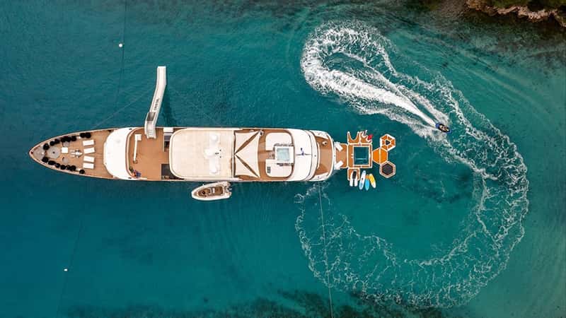 CRISTAL 49m motor yacht charter, photo 5