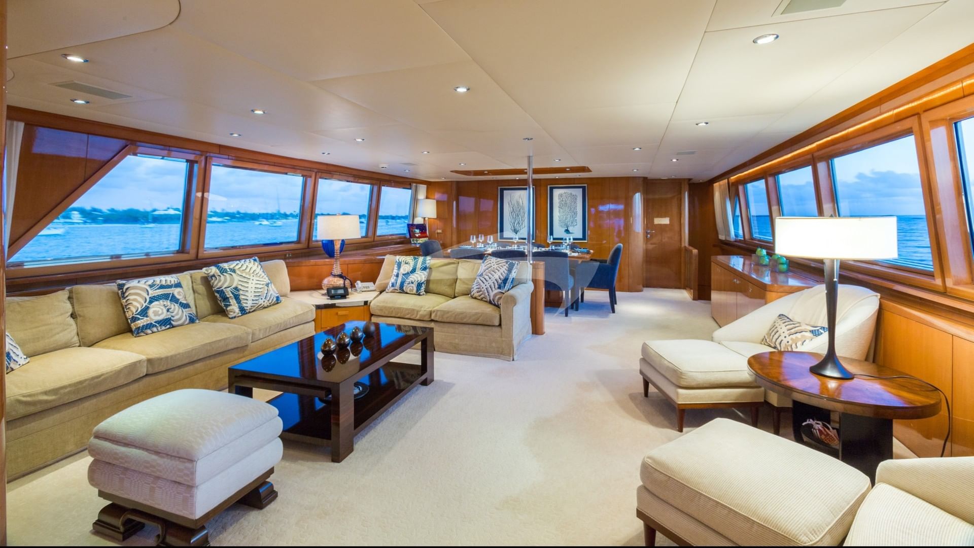 Expansive Forward Salon