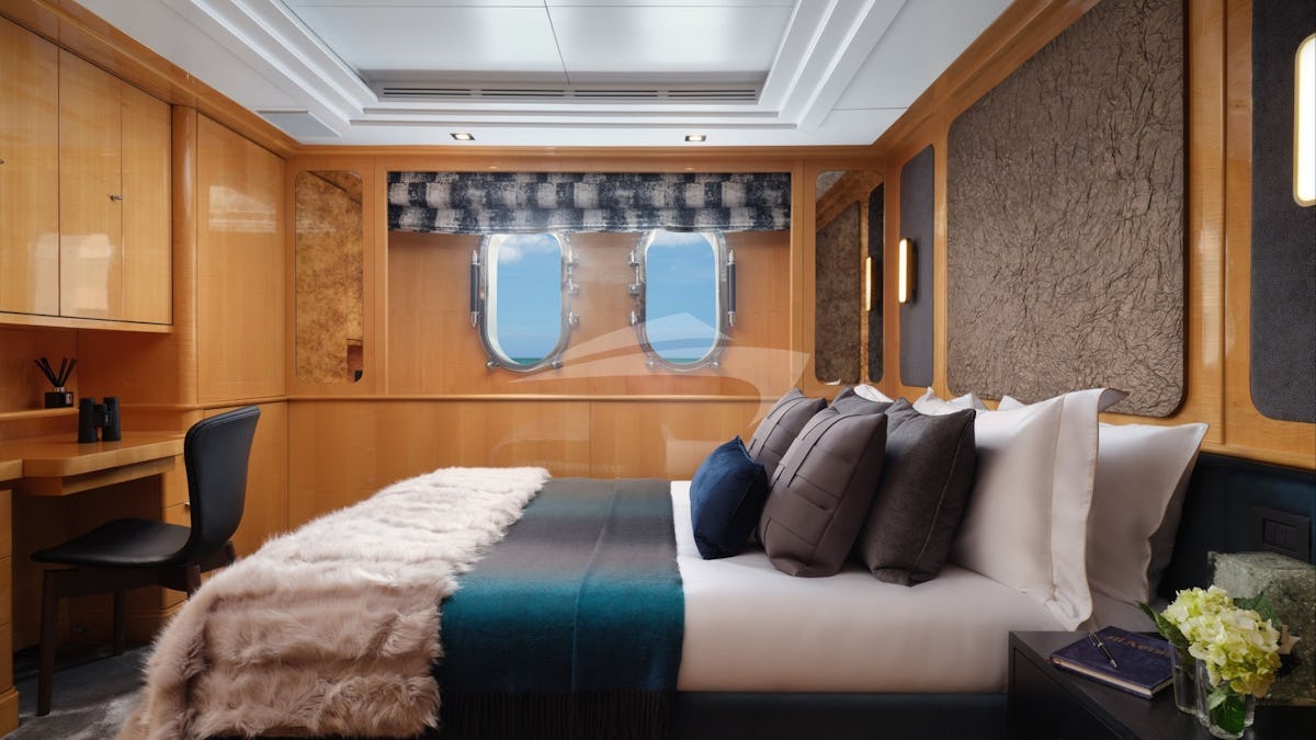 Lower deck double en-suite cabin