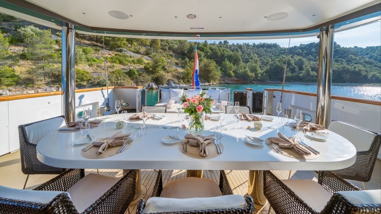 dining set up alfresco