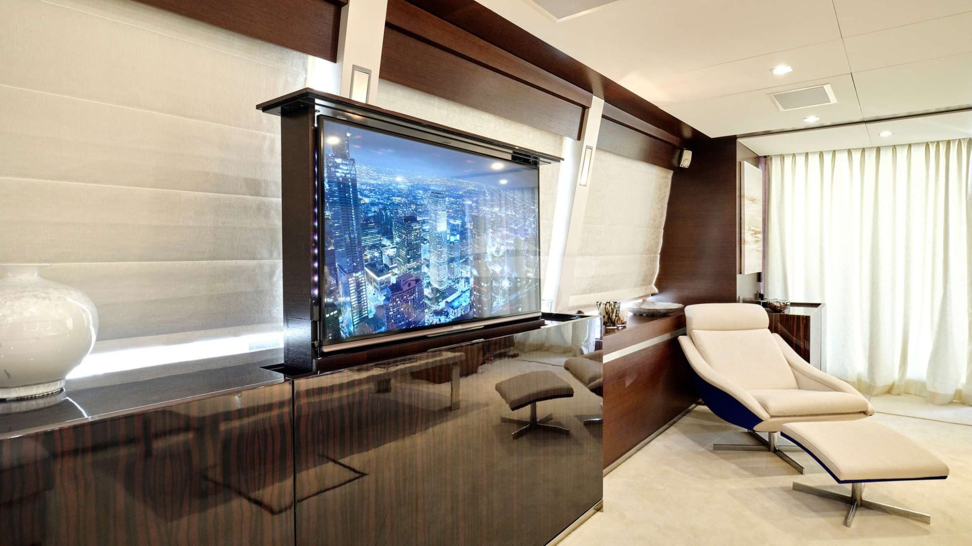 Saloon with TV