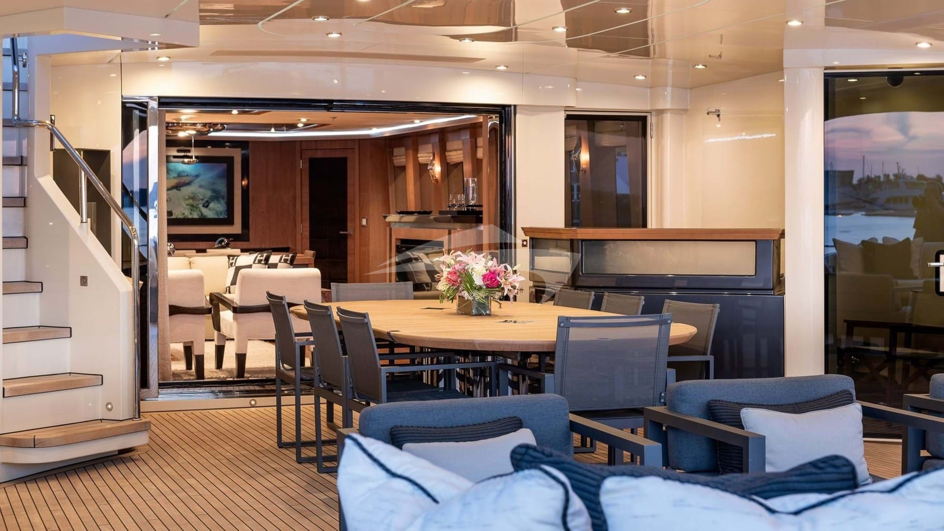 Main deck aft view fwd into main deck lounge