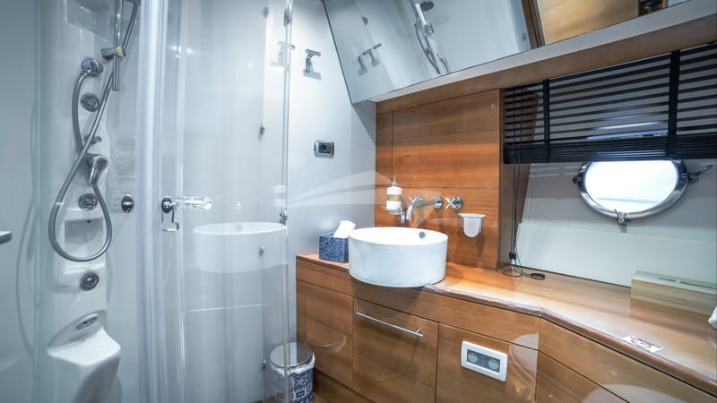 Twin Cabin Bathroom