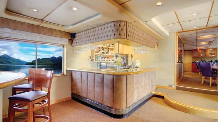 SAFARI QUEST 37m motor yacht charter, photo 5