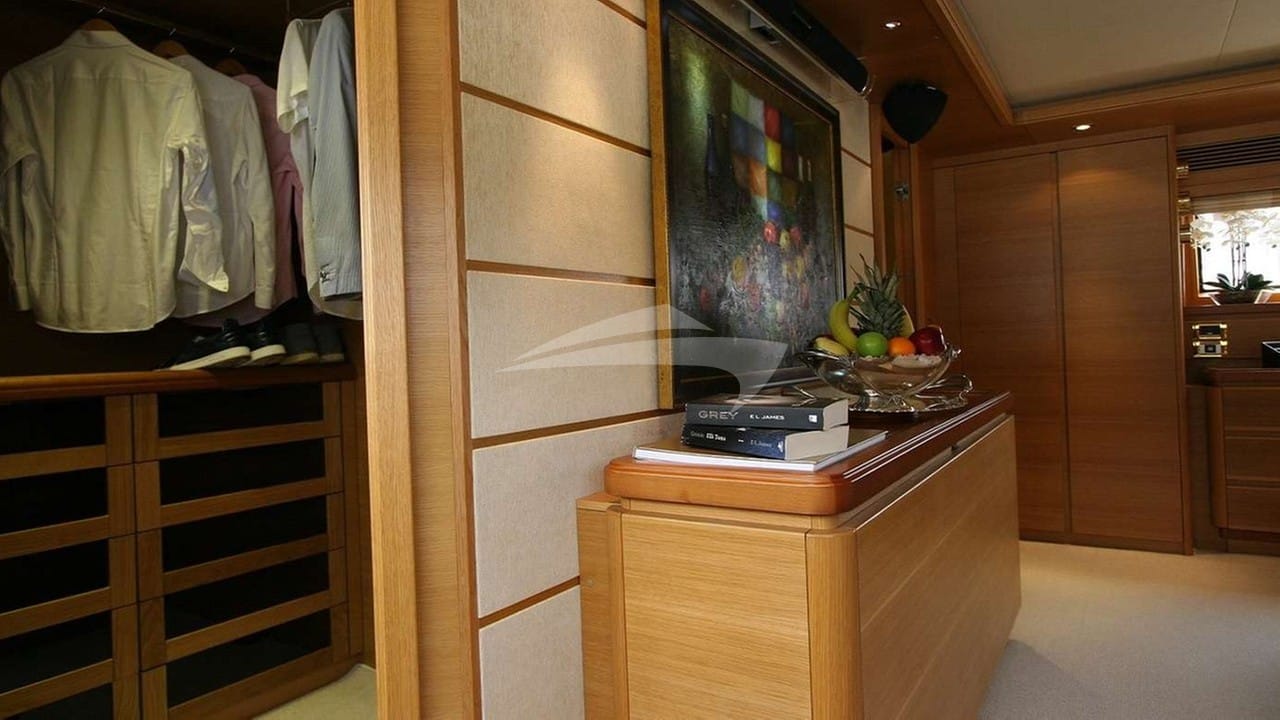 MASTER CABIN WALK IN CLOSET