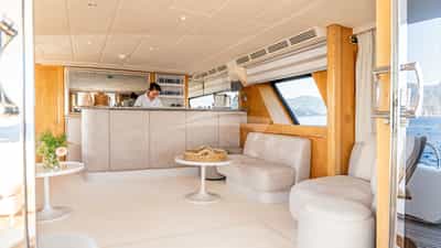 Deck Salon Bar