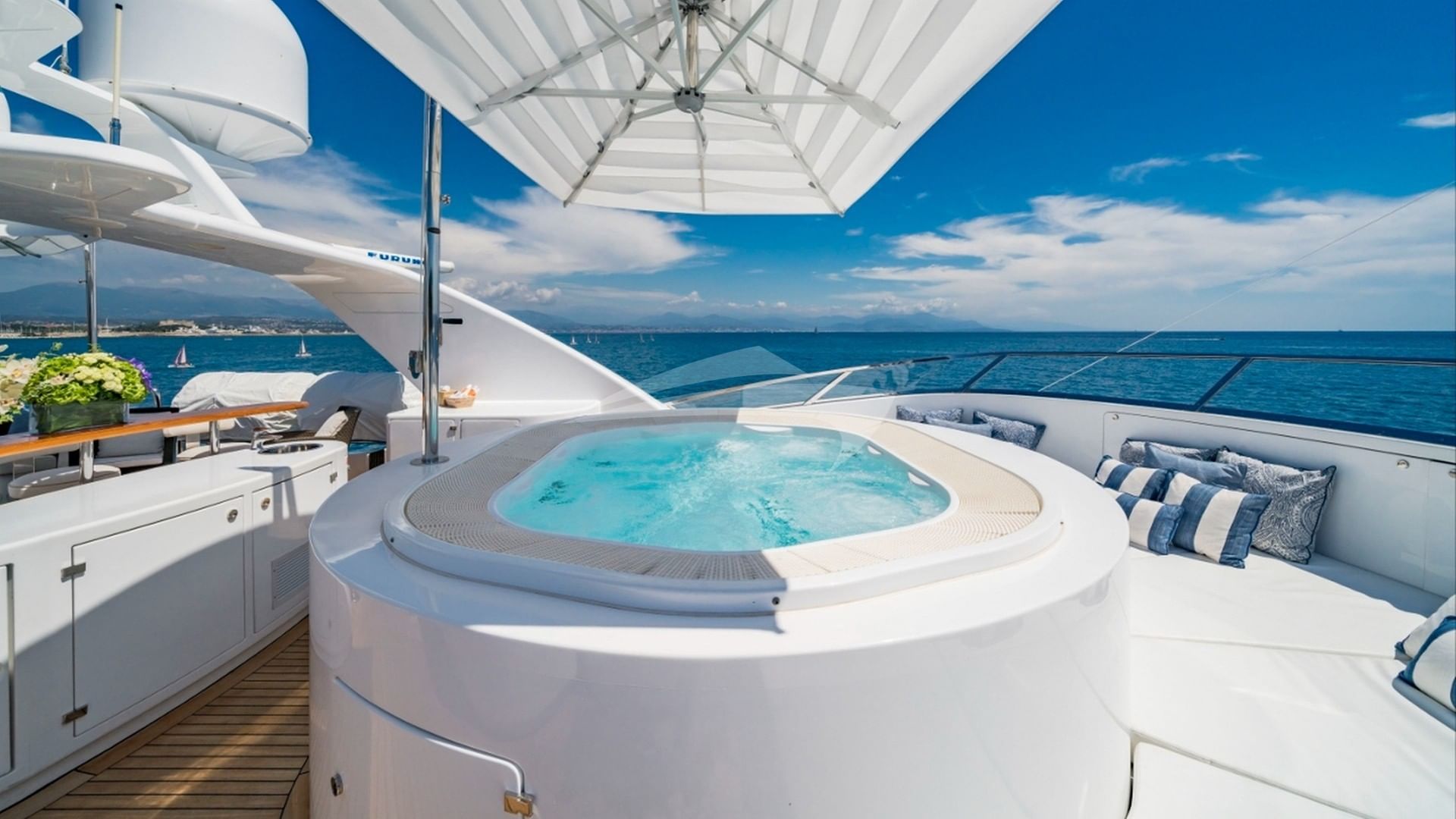 Top Deck Jacuzzi