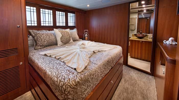 SHE'S A PEACH 33m motor yacht charter, photo 4